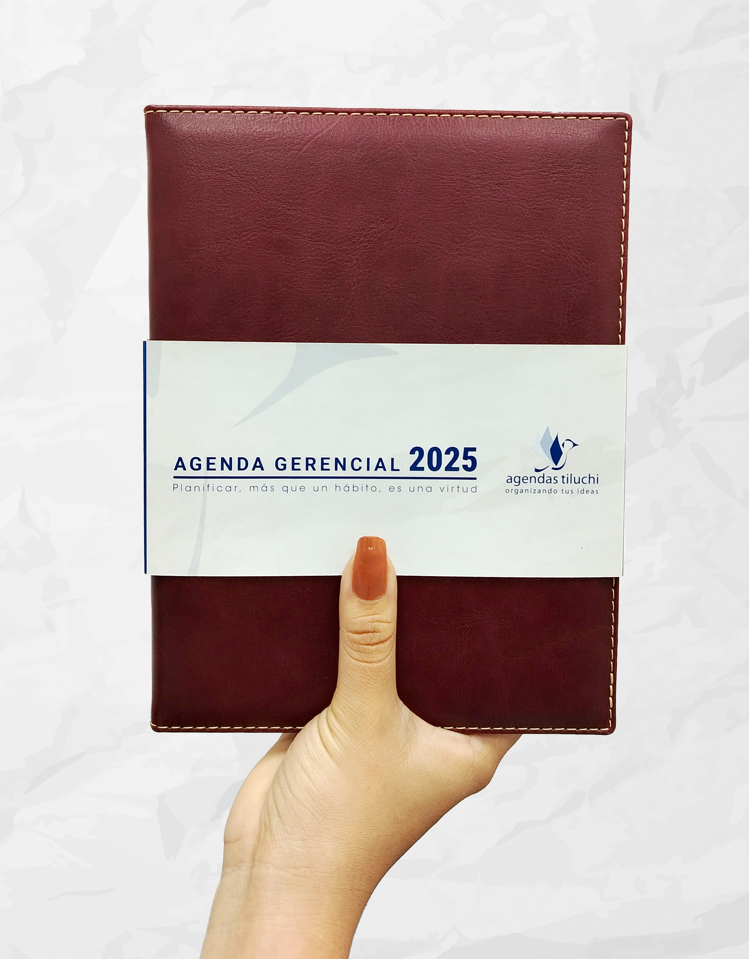 Mano agarrando una agenda...